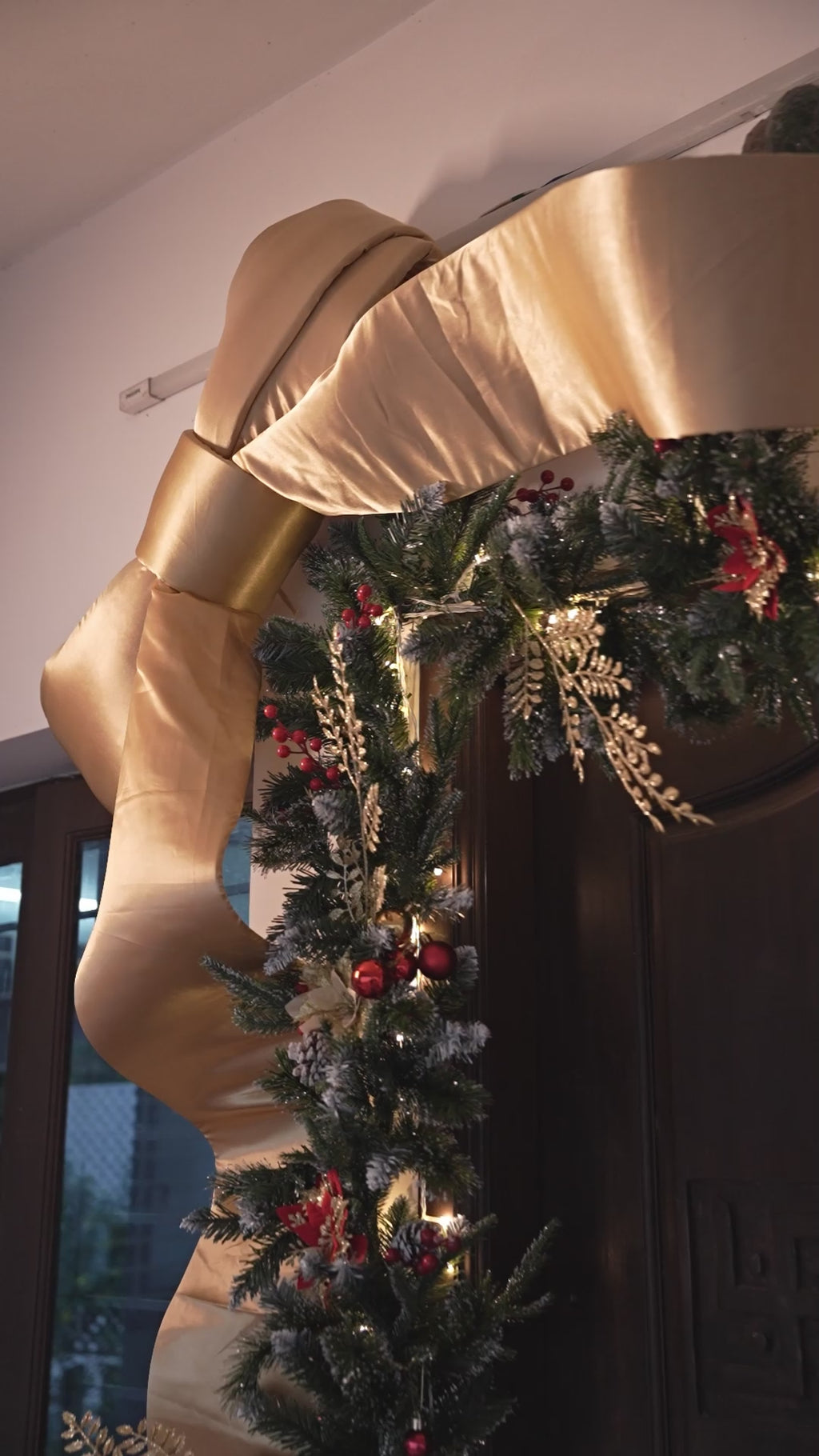 DIO Luxe Satin Gold W-Cut Bow